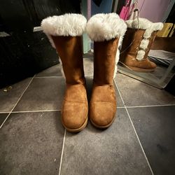 Juicy couture fuzzy boots