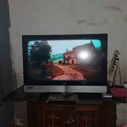 Vizio Hd/hdmi Tv(not Smart) 38inch ..w Streaming Device 