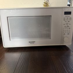 Sharp Carousel Microwave – Clean & Works Great