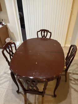 Dining Table With 4 Chair- give away