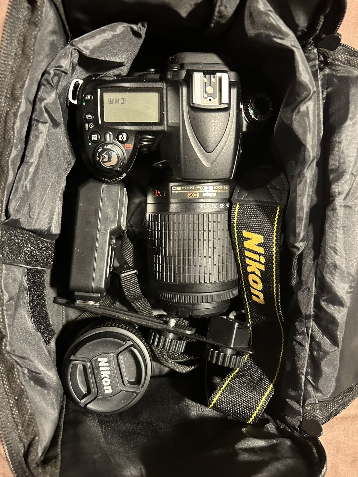 Nikon D90 Good condition needs Charger
