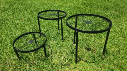 3 small plant stands  12H , 10 H , 6 H