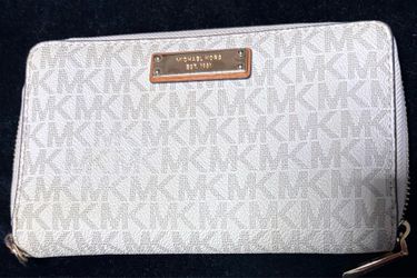 Michael Kors Wallet (Authentic)
