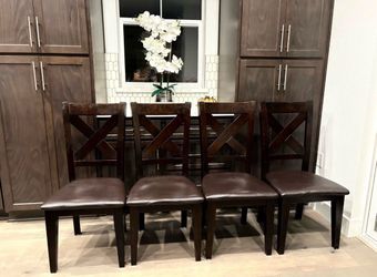 4 Solid Wood Dining Chairs in Great Condition
