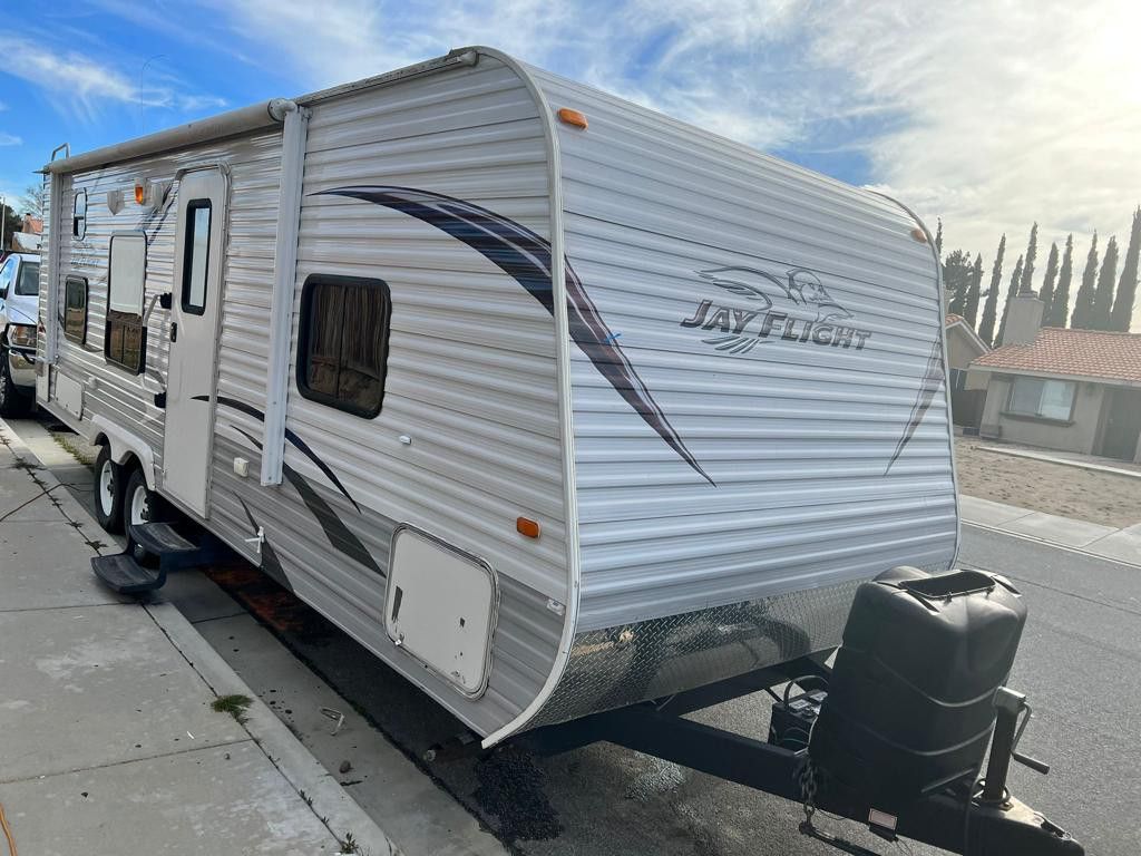 2013 Jayco Travel Trailer In Victorville Ca for Sale in Fontana, CA