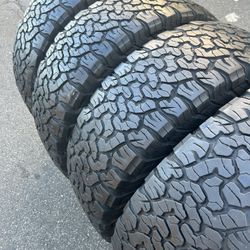 Selling Set Of Bfgoodrich 265/70/17