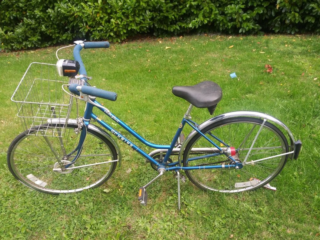 VINTAGE.1968 SCHWINN. 3- SPEED. COLLEGIATE. FEMALE BICYCLE