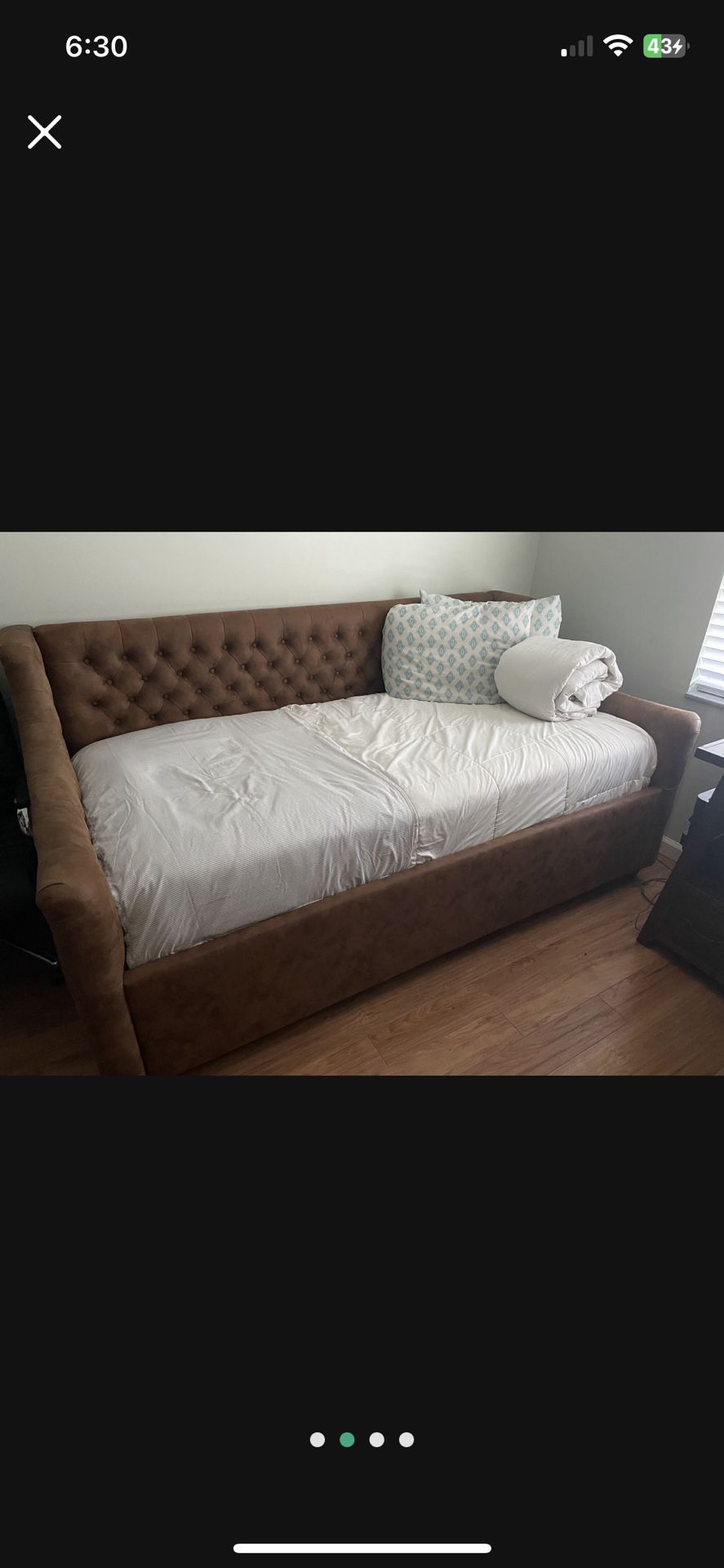 Full Size Daybed, Dresser With Hutch 