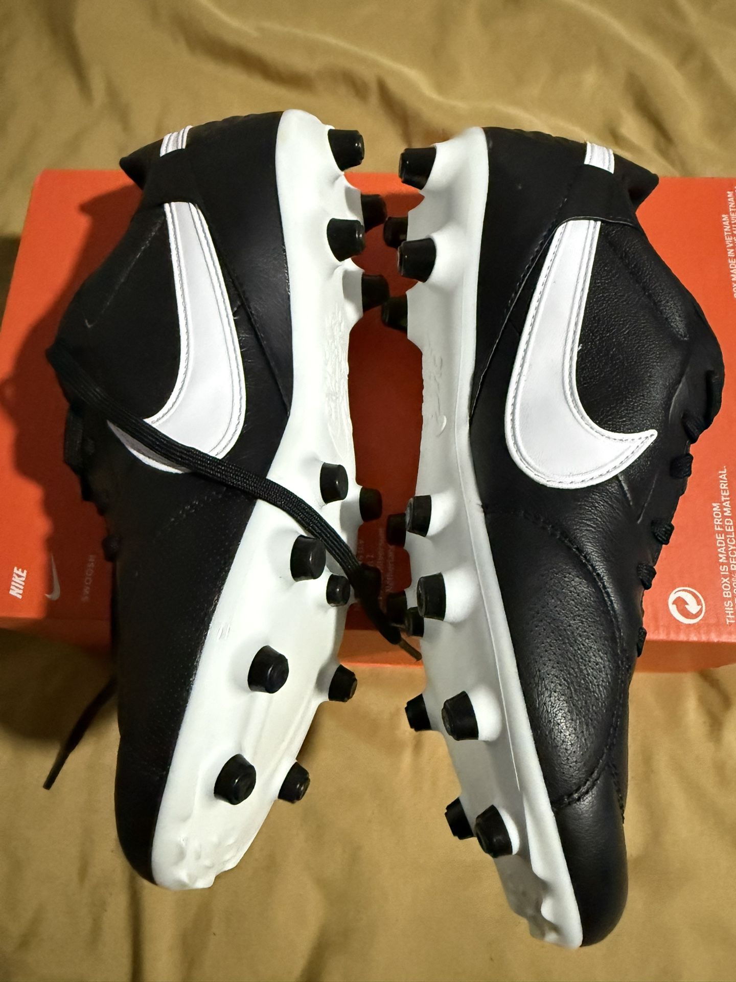 Nike Premier Size 7 $ 70