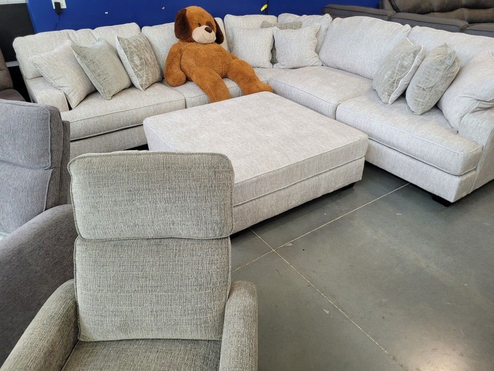 💥 CLEARANCE - Premium Sofas And Sectionals!