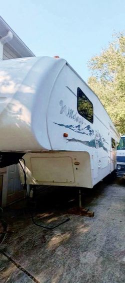 Wildcat Fifth Wheel Travel Trailer