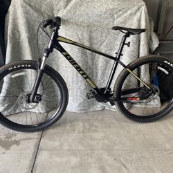Giant 27” Mountain Bike 
