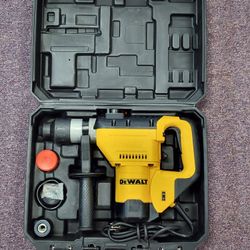 Dewalt Rotary Hammer 1-9/16" Chuck, 12 AMP, Spline Combination, Deliver 8 Joules Of Impact Energy with Case