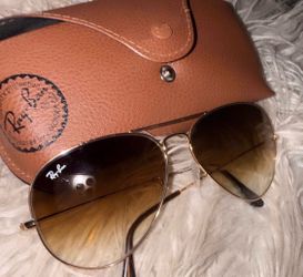 Woman Ray-Ban Aviators