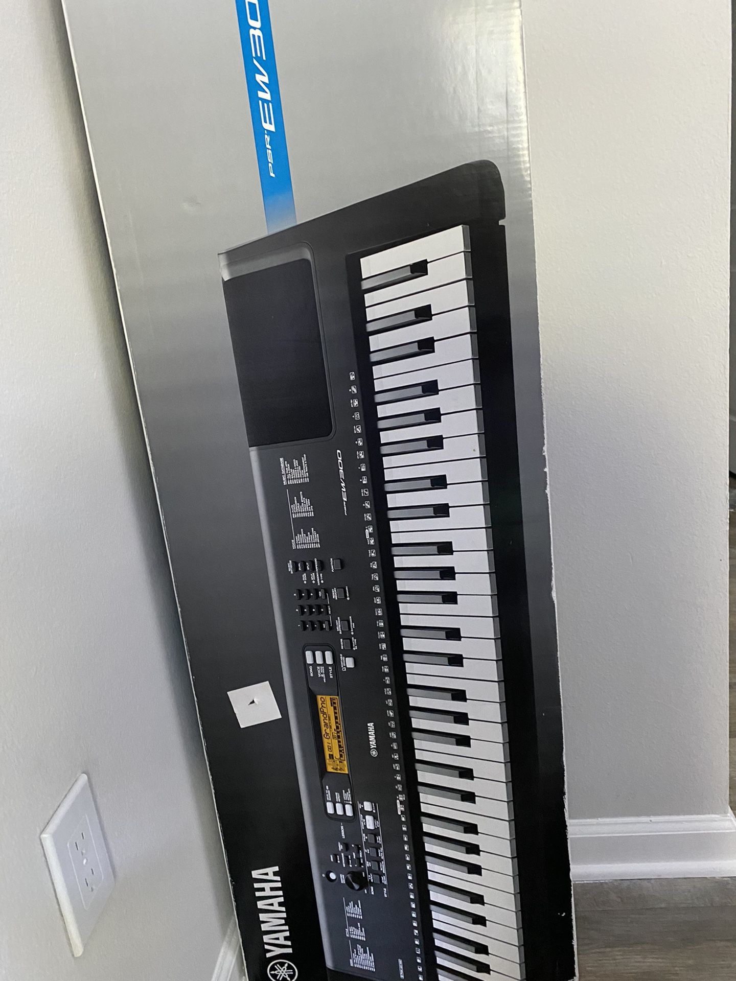 Yamaha Keyboard, Stand, Seating