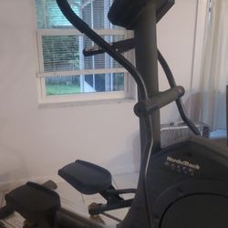 NordicTrack Elite 1300 Elliptical 