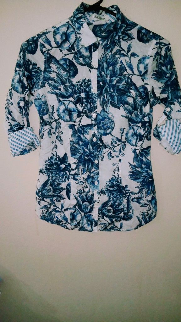 Van Heusen Originals Ladies Button Up Top