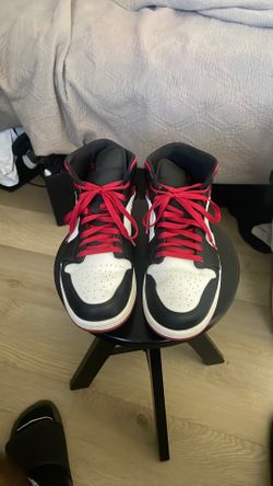 Nike Air Jordan 1 Mid Black Toe White Gym Red Mens Size 12