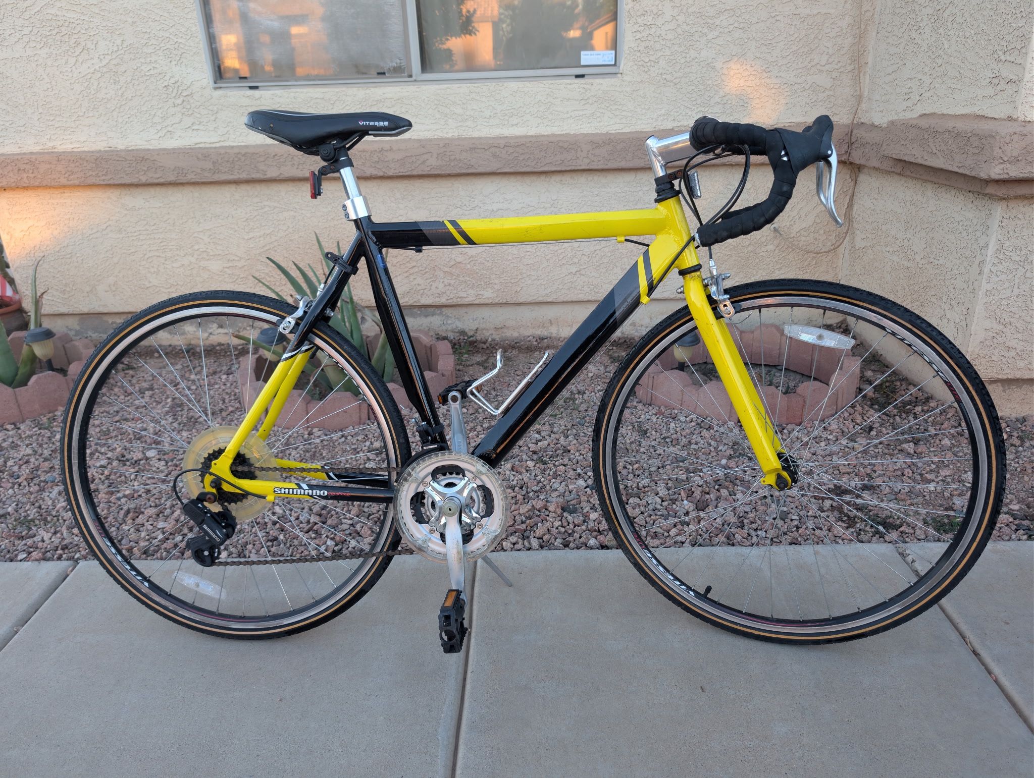 700x28c. SHIMANO VITESSE MENS ROAD GRAVEL BIKE (L).21". EXCELLLENT CONDITION FRESHLY TUNE UP ๐๐ผ