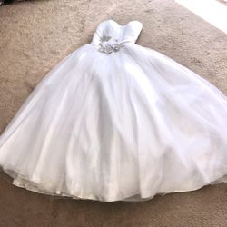 gorgeous summer white silver cinderella dress or formal or quinceanera or wedding fancy beautiful size 8 made by Oleg Cassini designer to Jacqueline K