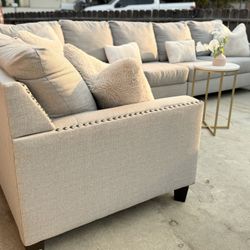✨ Elegant Ashley Furniture Sectional Couch – Modern Comfort & Style! ✨ 🚚DELIVERY AVAILABLE🚚
