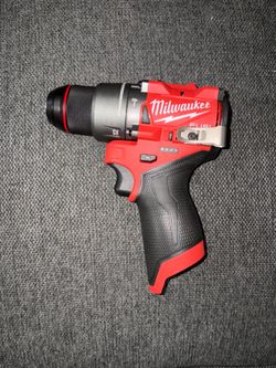 Milwaukee M12 Fuel Hammer Drill with 2.5 A battery Charger and Milwaukee contractors bag!