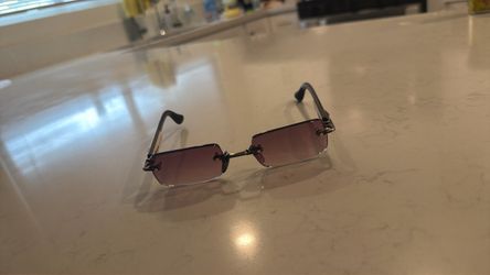 Hearts DEEP III sunglasses, made in Japan. Good condition, no original case. Size 50-21-141. Signature hardware. Feel free to ask any questions.