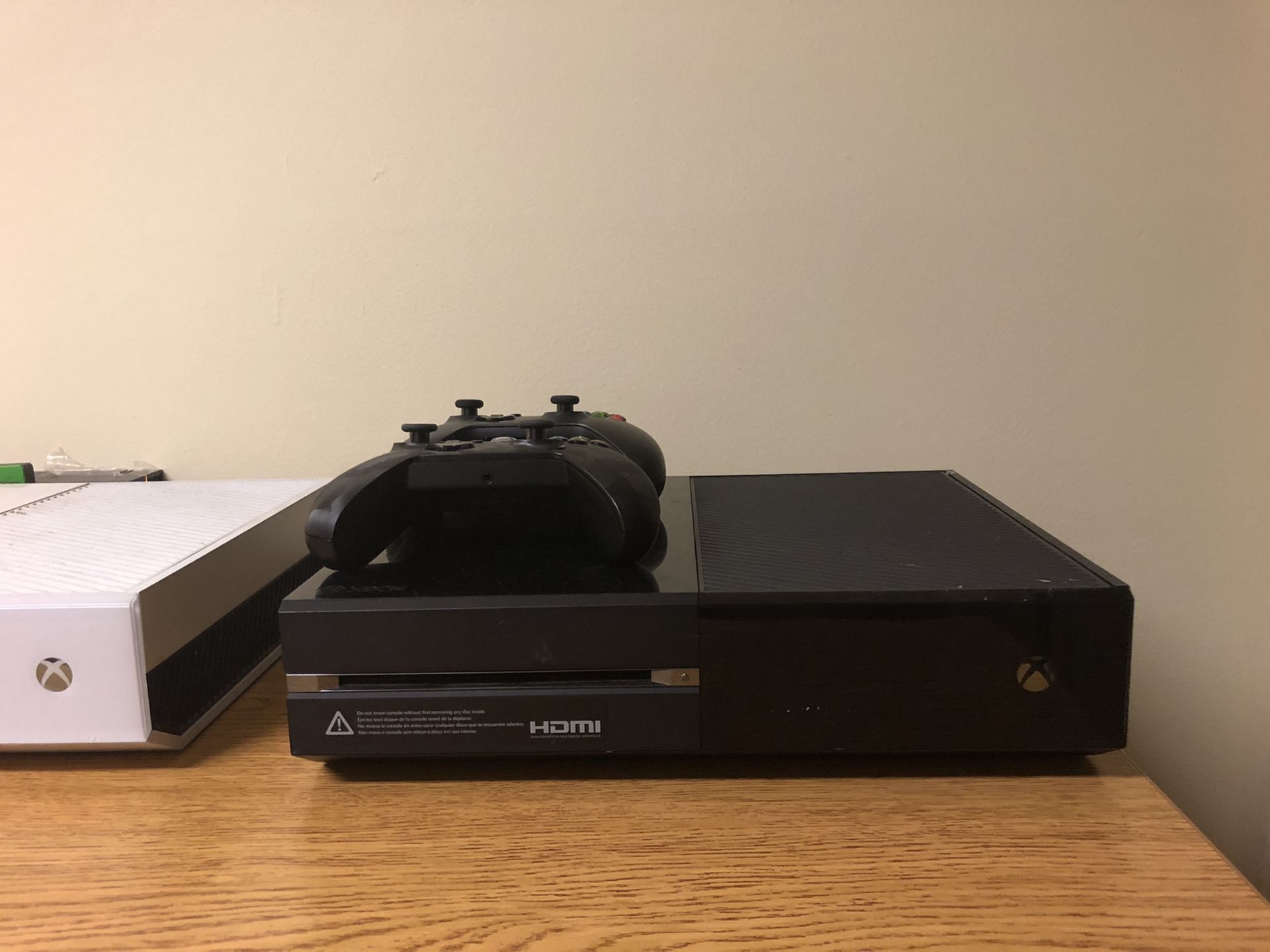 Xbox One 500GB Black w/ 2 controllers