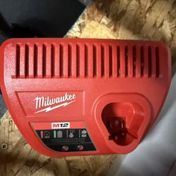 Milwaukee M12 Charger 