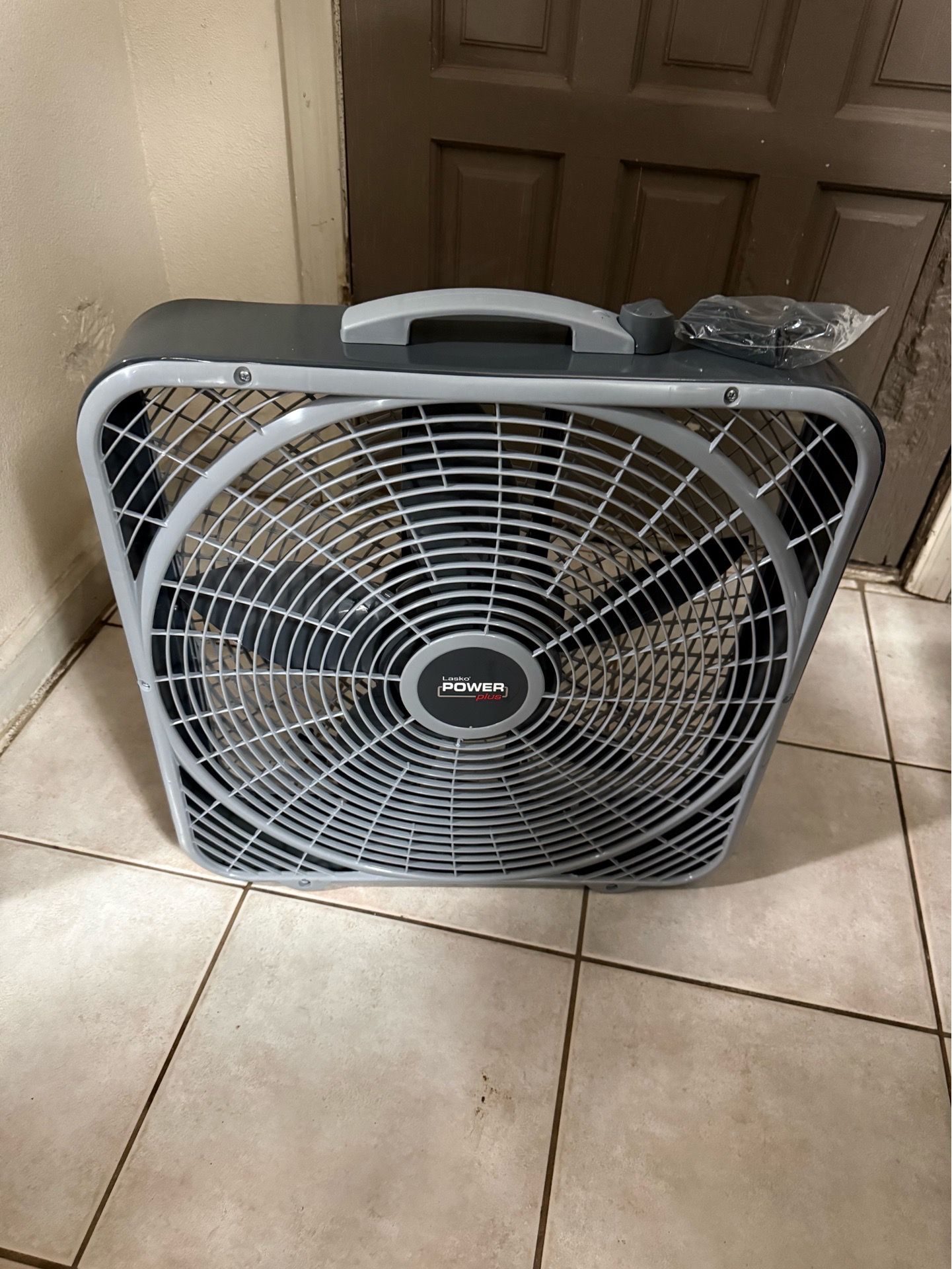 Power Plus Fans Power Plus 20 in. 3 Speed Box Fan for Sale in Phoenix, AZ - OfferUp