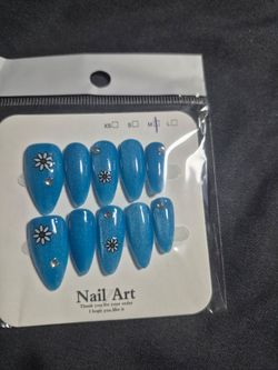 Press on nails