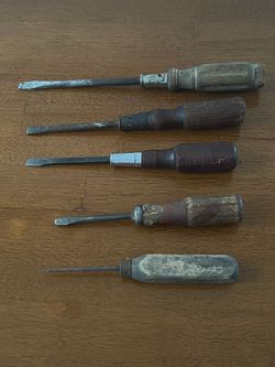 VINTAGE WOODEN HANDLE SCREWDRIVER SET