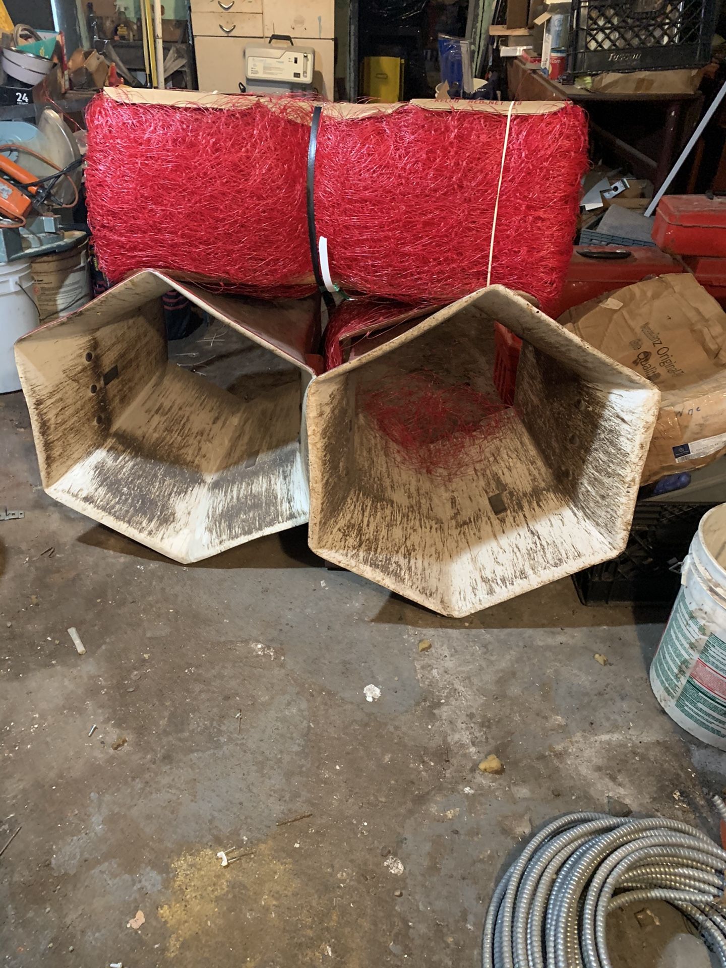 Christmas tree bailing units