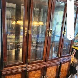 Large BEAUTIFUL Dining Room Hutch China Cabinet
