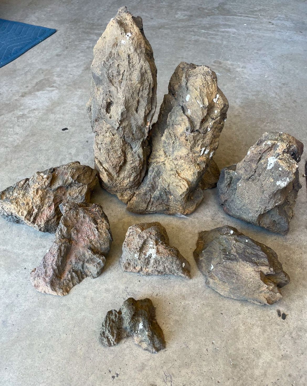 Aquarium Rock Decor