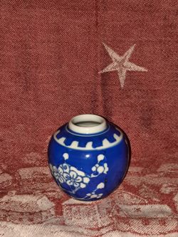 19th Century Chinese Porcelain Vase.
