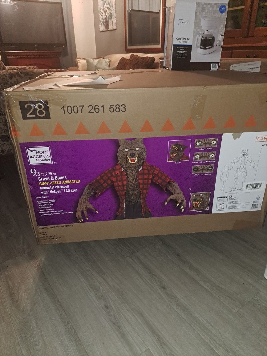 Animated Immortal Werewolf  9 1/2 Tall 96.5 https://offerup.com/redirect/?o=UG91bmRzLm9uZQ== Left. New