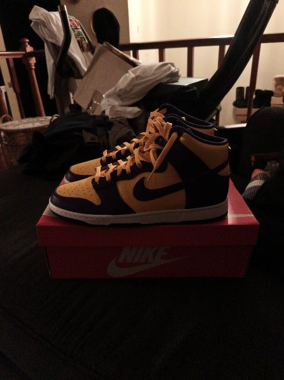 Nike Dunk High Retro.
