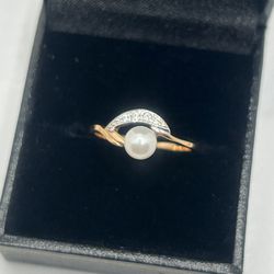 Ladies Gold Diamond Pearl Ring 