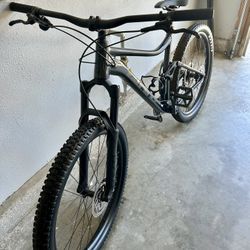 27” Giant Stance Mountain Bike Size Large