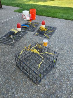 Pending: 4 Crabing set: 4 pots, ropes and buoy, tool set