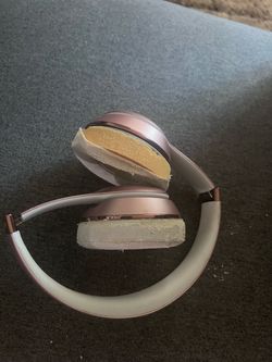 Beats Solo Wireless Headphones Rose Gold
