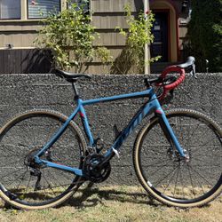 Gravel Bike - Pivot Vault