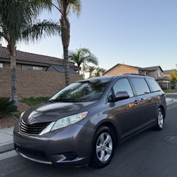 2012 Toyota Sienna