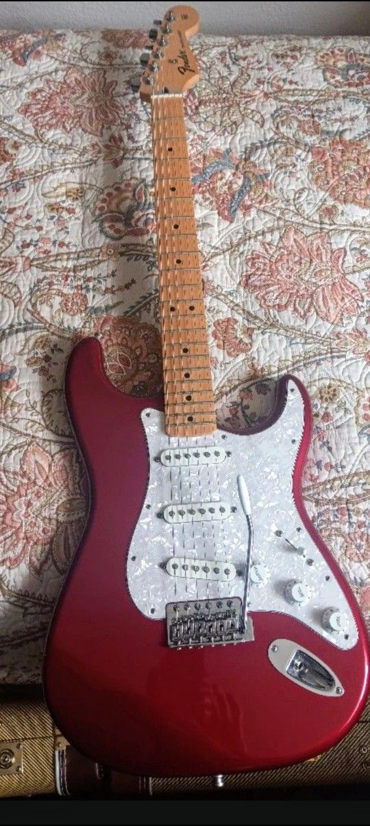 Classic Candy Apple Red Strat, Genuine MX11111 Fender Beauty, Great Shape, Great Sounds + Fender Gigbag & Tremolo