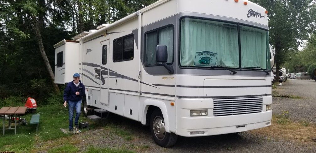 2003 Fleetwood Storm