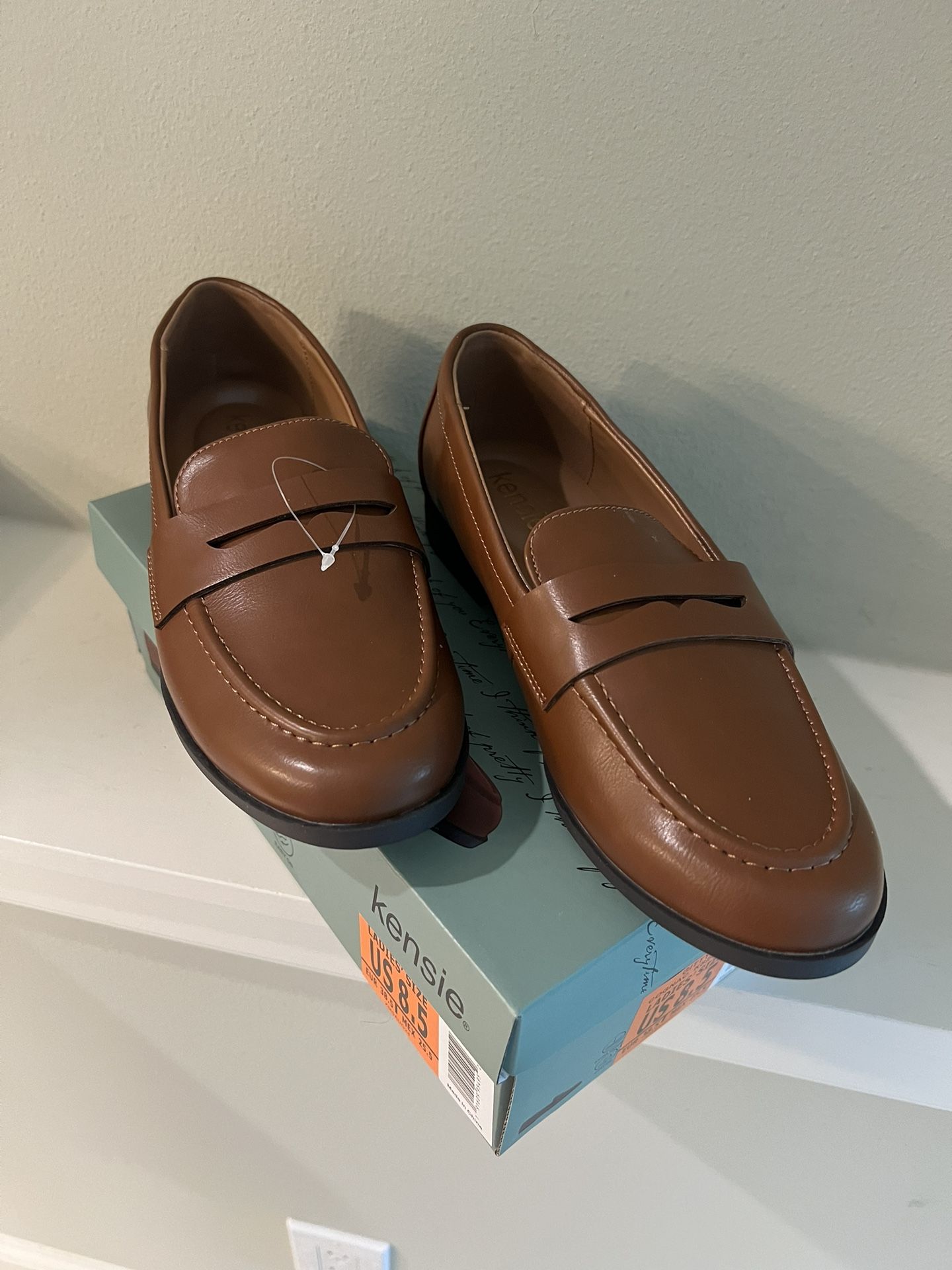 New Women’s Kensie Brown Flat Shoes Size 8.5