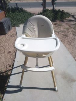 Fodoss 3-in-1 high chair features a beige cushioned seat and wooden legs.