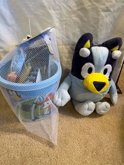 New Bluey Gift Set Plush Stuffed Animal & Beach Bucket Set
