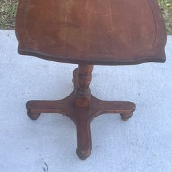 Vintage CUSHMAN COLONIAL CREATIONS 6102  Rare. Used in good condition with some cosmetic blemishes. These blemishes are in the form of scratches and s
